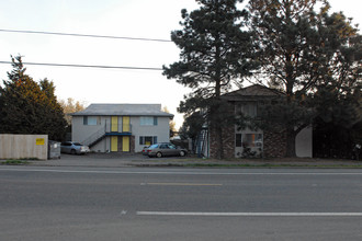 7023-7041 N Fessenden St in Portland, OR - Building Photo - Building Photo