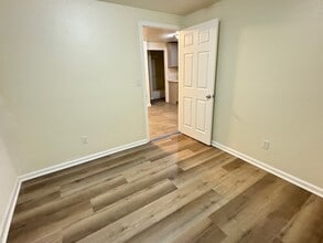 10909 Burin Ave in Inglewood, CA - Foto de edificio - Building Photo