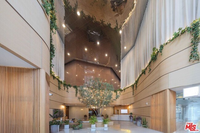 1100 Wilshire Blvd in Los Angeles, CA - Building Photo - Building Photo