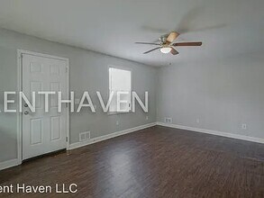 1114 Leesburg Rd in Columbia, SC - Foto de edificio - Building Photo