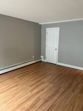 17 Silvestri Cir in Derry, NH - Building Photo - Building Photo