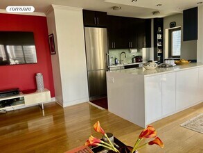 161 W 61st St in New York, NY - Building Photo - Building Photo
