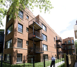 2537 N Sawyer Ave in Chicago, IL - Building Photo - Building Photo