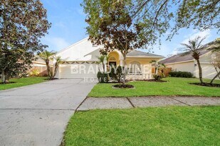 1427 Lake Shore Ranch Dr in Seffner, FL - Building Photo