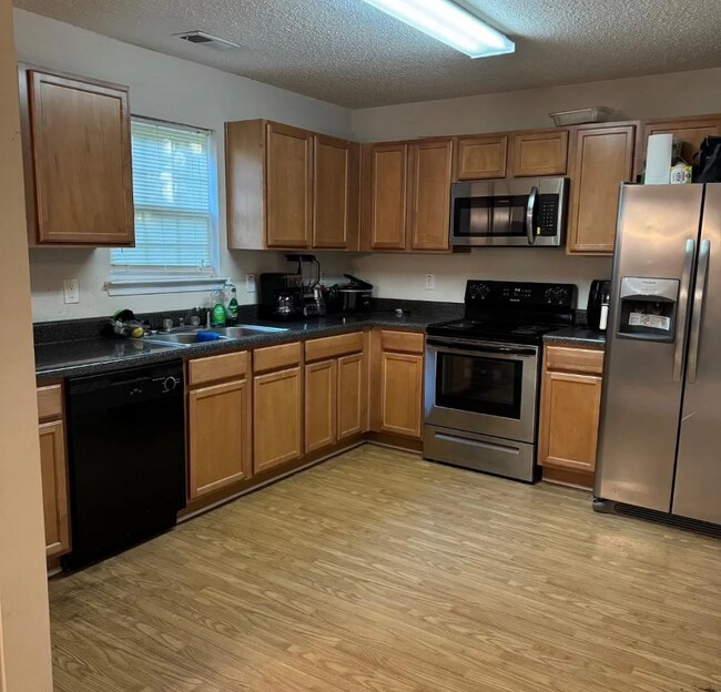 1267 Brookstone Rd in Atlanta, GA - Foto de edificio - Building Photo