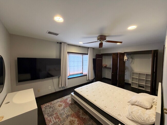 property at 3516 Bankview Dr