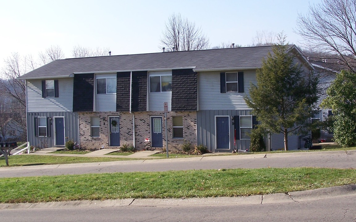 1291 Country Side Dr in Newark, OH - Foto de edificio