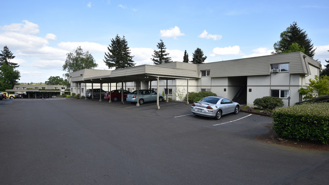 Dundee Apartments in Milwaukie, OR - Foto de edificio - Building Photo