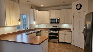 2719 Colonial Dr in New Windsor, NY - Building Photo - Building Photo