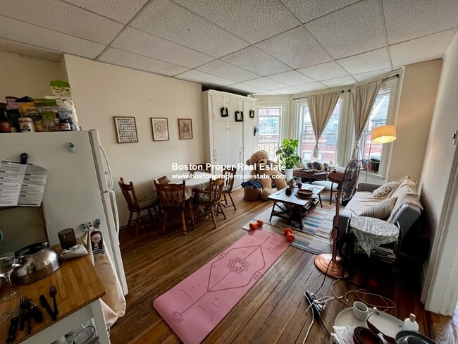 36 Fairfield St, Unit 6 in Boston, MA - Building Photo - Building Photo