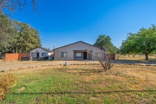 19825 Gas Point Rd in Cottonwood, CA - Building Photo