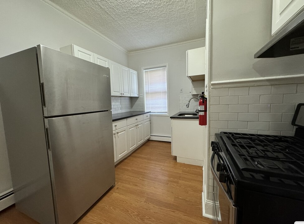 29 Clarke Ave, Unit 1L in Jersey City, NJ - Building Photo