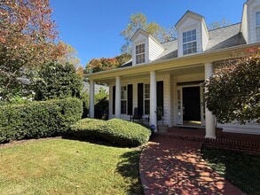 935 Charter Oaks Dr in Charlottesville, VA - Building Photo - Building Photo
