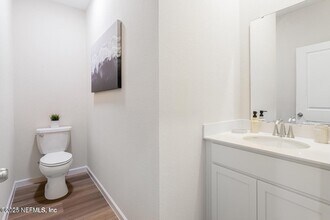 542 Holly Lks Dr in Orange Park, FL - Foto de edificio - Building Photo