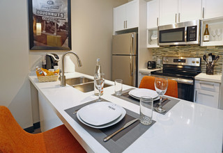 Revisn - Furnished Apartments in Raleigh, NC - Foto de edificio - Interior Photo