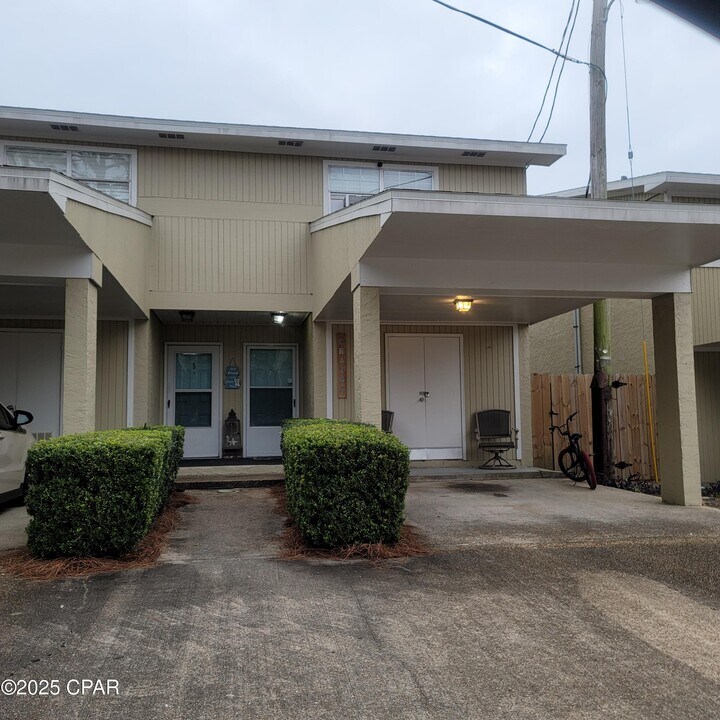 6903 N Lagoon Dr in Panama City, FL - Building Photo