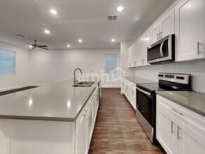 132 Charmante Tulip Ln in Henderson, NV - Foto de edificio - Building Photo