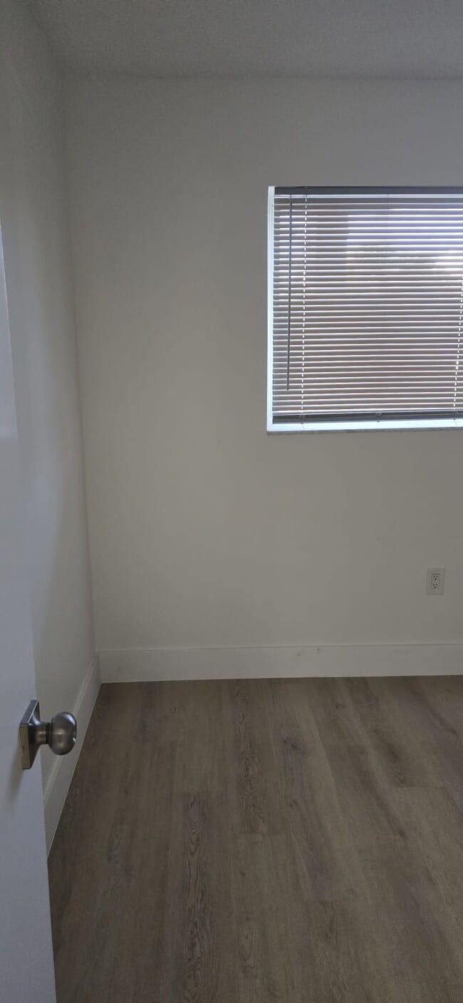 8465 Sunrise Lakes Blvd in Sunrise, FL - Building Photo - Building Photo