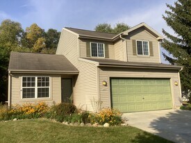 1057 Kennedy Dr in Hartford, WI - Building Photo