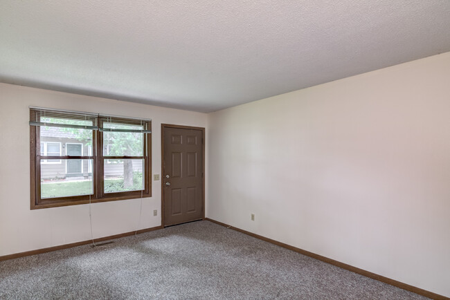 4528 Speros Ln in Eau Claire, WI - Building Photo - Building Photo