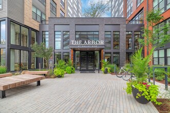 The Arbor at Halley Rise in Reston, VA - Foto de edificio - Building Photo
