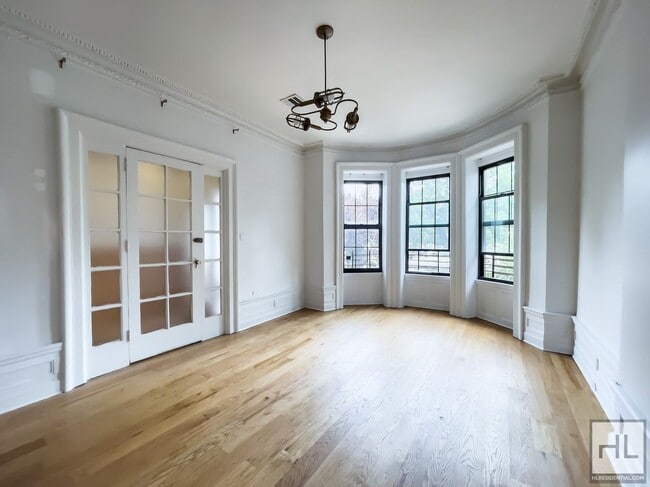 EASTERN PARKWAY / Spacious 4-Bed, 3-Bath D