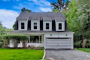 24 Merrifield Way in Cresskill, NJ - Building Photo
