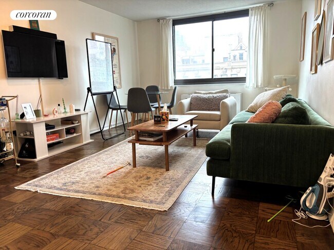 275 W 96th St in New York, NY - Building Photo - Building Photo