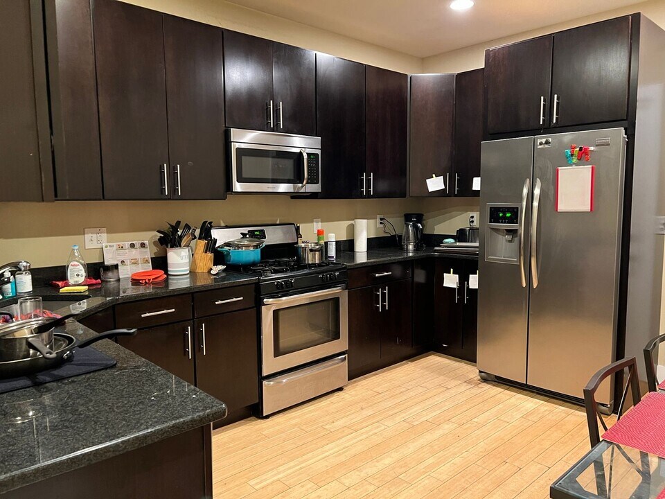 313 N 40th St in Philadelphia, PA - Building Photo