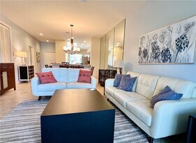 8239 Parkstone Pl in Naples, FL - Building Photo