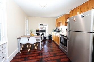 210 Webster St in Rockland, MA - Building Photo - Building Photo