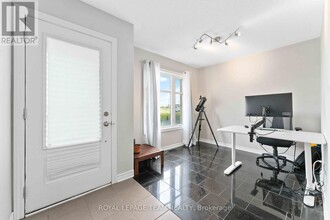 522 Silvertip Ln in Ottawa, ON - Building Photo - Building Photo