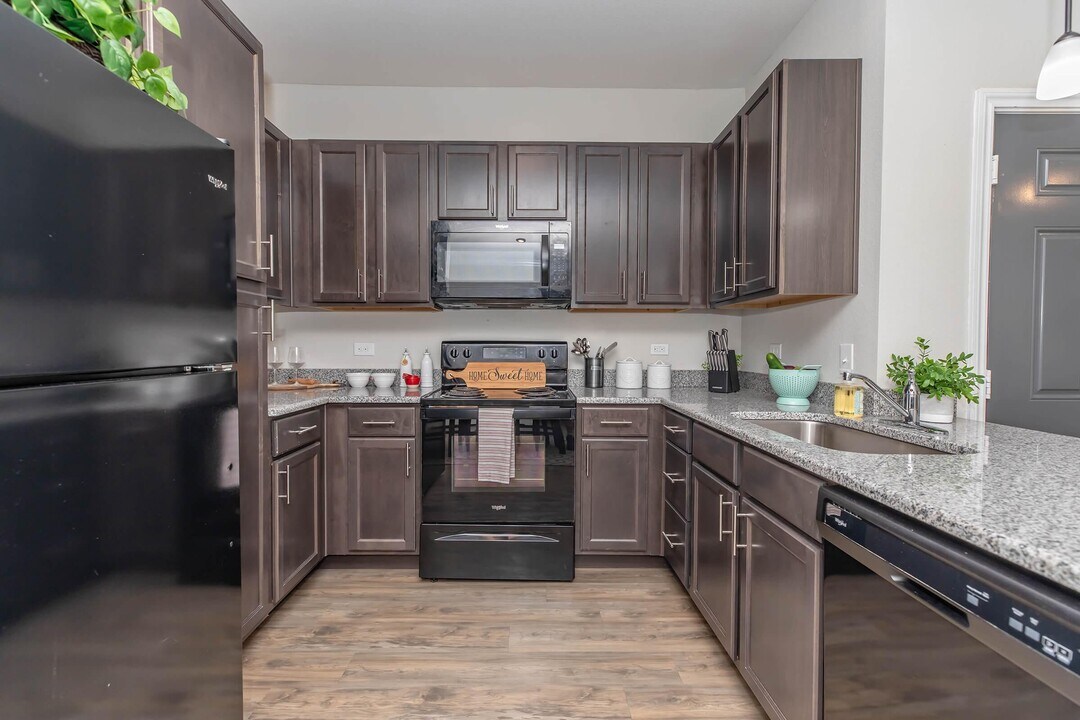 10896 W Bellfort Ave in Houston, TX - Building Photo