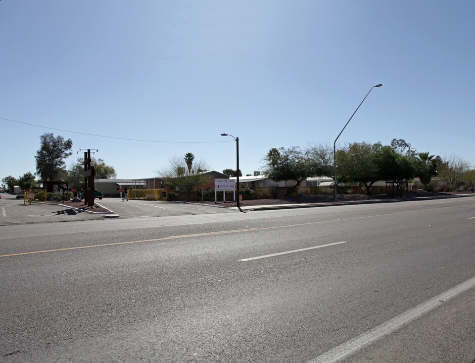 1655 W Ajo Way in Tucson, AZ - Foto de edificio