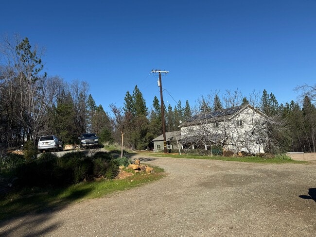 14009 Bitney Springs Rd in Nevada City, CA - Building Photo - Building Photo