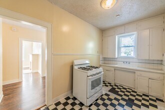 327 Eleanor Ave in San Antonio, TX - Building Photo - Building Photo