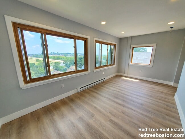 31 Faywood Ave, Unit 3