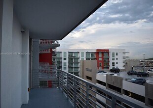 7661 NW 107th Ave, Unit 704 in Doral, FL - Building Photo - Building Photo