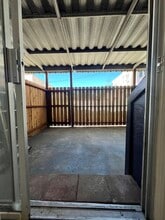 429 W Elk Ave, Unit B in Glendale, CA - Foto de edificio - Building Photo