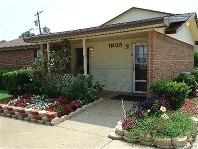 Hilltop Apartments in Palestine, TX - Building Photo