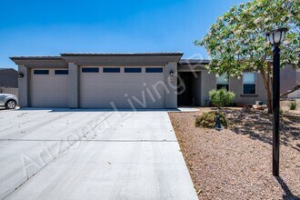 2646 E Punta Vista in Kingman, AZ - Foto de edificio - Building Photo