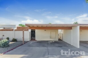 13605 N 24th Ave in Phoenix, AZ - Building Photo