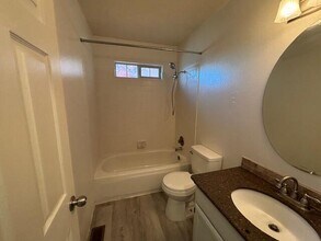 7608 Lakewood Ave NW in Albuquerque, NM - Building Photo - Building Photo