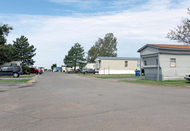 Skyview Estates MHC in El Reno, OK - Foto de edificio - Building Photo