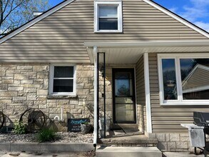 S80W19060 Janesville Rd in Muskego, WI - Building Photo - Building Photo