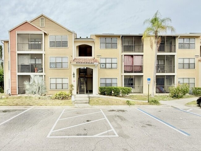 11901 4th St N in St. Petersburg, FL - Foto de edificio - Building Photo