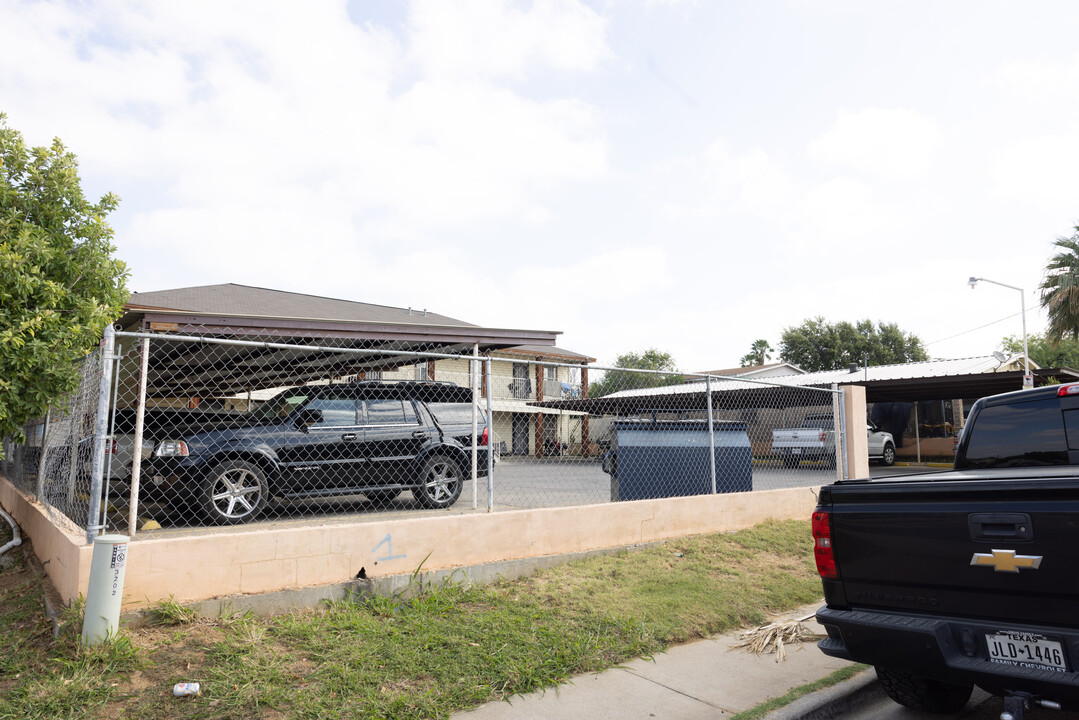 3202 Chestnut St in Laredo, TX - Building Photo