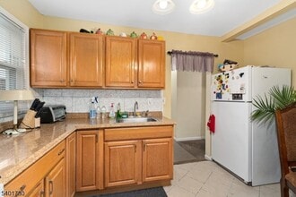 53 Poplar Ave, Unit 2 in Hackensack, NJ - Building Photo - Building Photo