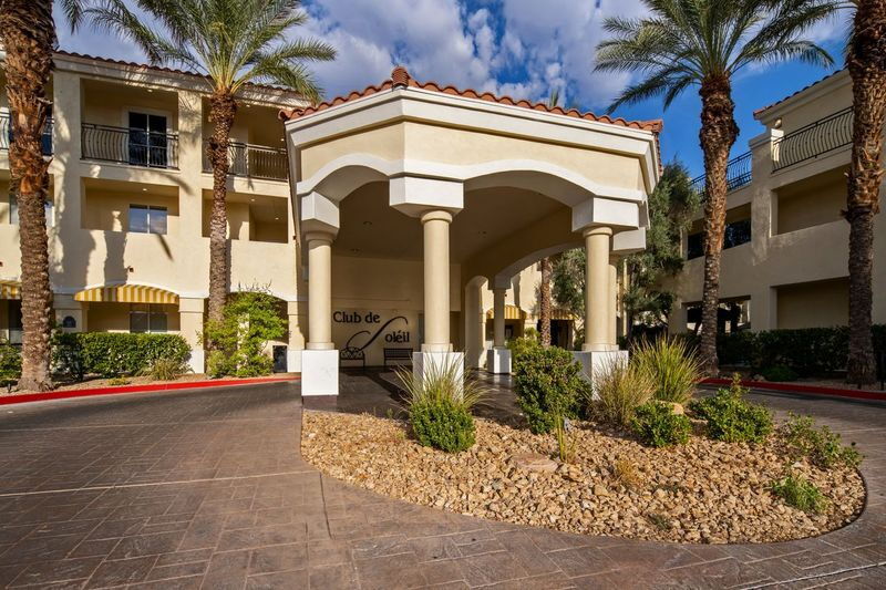 5625 W Tropicana Ave in Las Vegas, NV - Building Photo