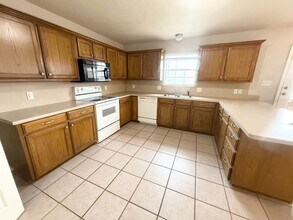 801 Hickory St in Lindale, TX - Building Photo - Building Photo